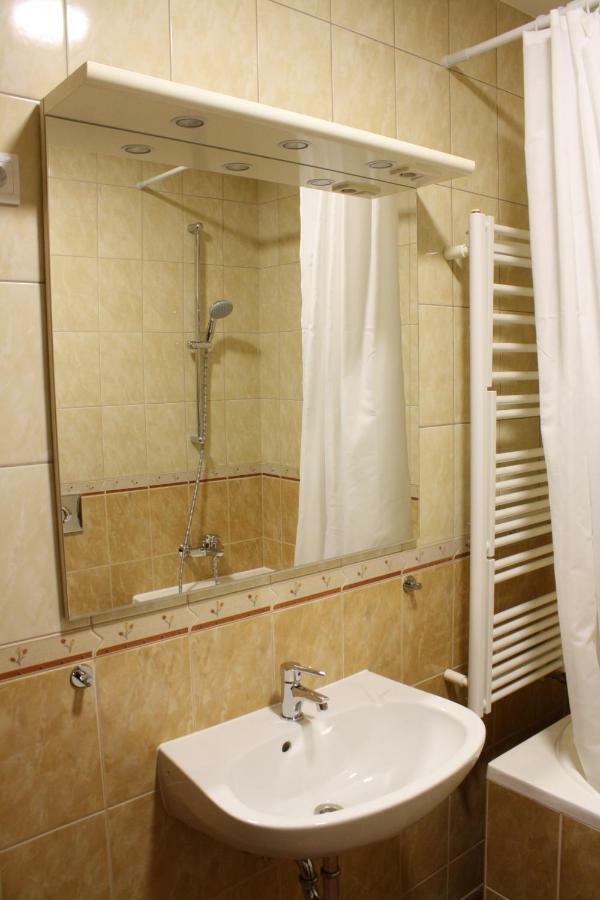 Kedvenc Vendeghaz Hotel Miskolc Luaran gambar